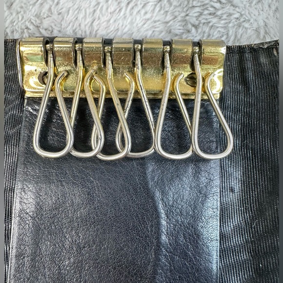 ❌SOLD❌🖤CHANEL Caviar CC Key Holder - Picture 7 of 10